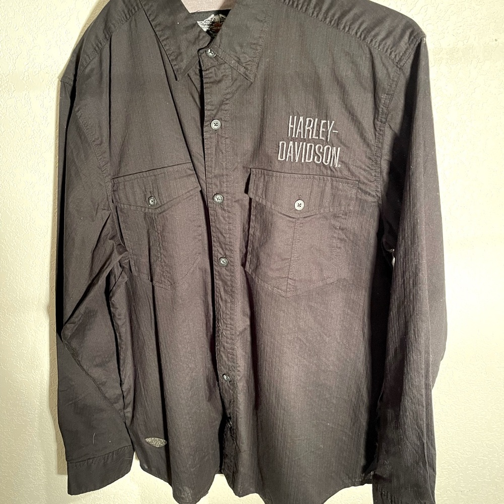 Very nice black mens Harley Davidson button up shirt size large